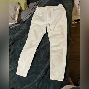 White skinny jean pants, good condition